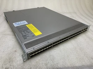 Commutateur Cisco Nexus N9K-C93180YC-EX 48 ports avec double alimentation - entièrement testé fonctionne - Photo 1/6