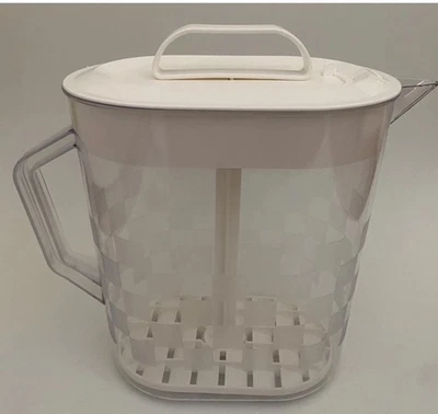 Pampered Chef Family Size 1 Gallon Quick Stir Pitcher Checkered Design - Image 1 of 2
