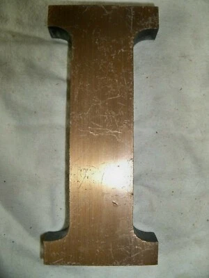 Letrero de banco grande de bronce pesado letra "I" mediados de siglo vintage nombre de latón SALVAGE Foto 1 de 4