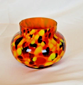 Jarrón pequeño checo de vidrio salpicaduras (pequeño mordisco en el borde) - Imagen 1 de 6