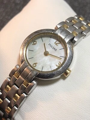 Reloj para mujer PULSAR By Seiko vintage correa reversible de acero inoxidable esfera mop nuevo murciélago Foto 1 de 4