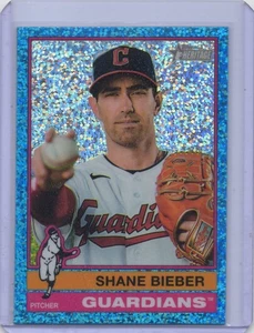 2025 Topps Heritage - High Number Shane Bieber #477 refractor brillante azul - Imagen 1 de 2