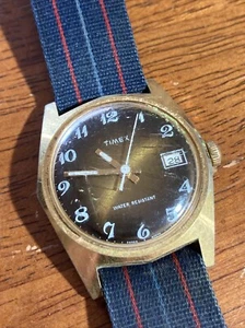 Reloj Timex vintage para hombre con esfera de fecha degradada marrón caja tono dorado piezas reparación - Imagen 1 de 7