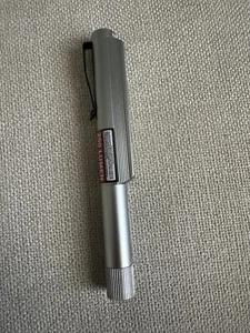 ¡NUEVO! Linterna Nebo 6465 Lil Larry plateada 250 lúmenes luz de trabajo LED para uso EDC - Imagen 1 de 8