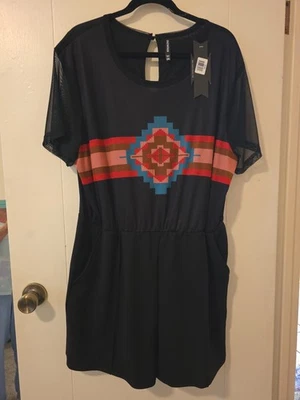 Romper Crazy Train preto com design asteca novo com etiquetas. Shorts Poly Blend 3X plus size - Imagem 1 de 4