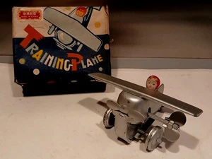 Altes Mechanisches Spielzeug Flugzeug + Figur Blech Kunststoff Training Plane - Bild 1 von 3