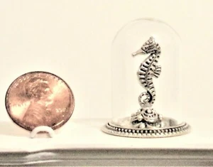 Nuevo ÚNICO Estatua Plata Caballo de Mar Arte Vidrio Cúpula Manto Casa de Muñecas Miniatura $50 - Imagen 1 de 4