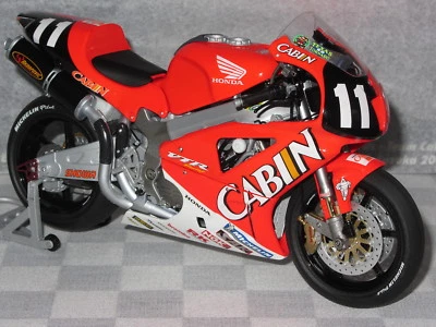 1/12 MINICHAMPS ROSSI / EDWARDS CABIN HONDA WINNER 2001 SUZUKA 122 011446 LTD ED - Image 1 of 4