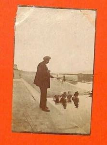 TOUTE PETITE PHOTO A LOCALISER / LAVANDIERES / PECHE A LA LIGNE 1917 - Bild 1 von 1