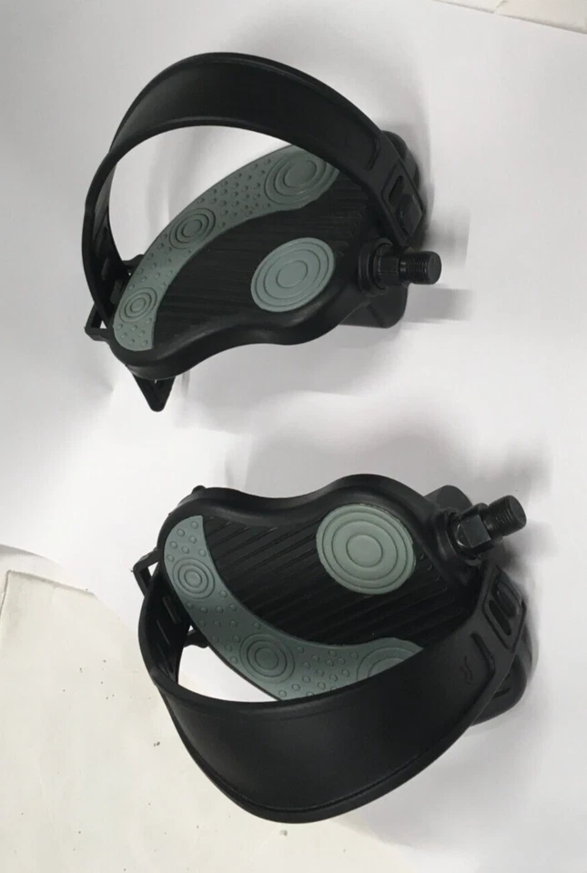 **PEDALES BICICLETA ESTÁTICA DERECHA E IZQUIERDA con CORREAS FP-J003 NEGRO Y GRIS LIMPIO Foto 1 de 4
