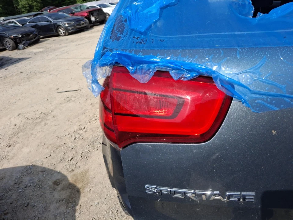 Б/у левый задний фонарь в сборе подходит: 2015 Kia Sportage ворота установлены лампы накаливания - Изображение 1 из 4