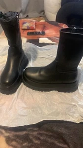 Burberry 'Hurr' Stretch-Leather Ankle Boots / Black / RRP: £800.00 - Picture 1 of 4