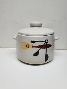 Vintage 1950's Westbend Bean Pot Kitchen Ceramic Crock Jar Lid