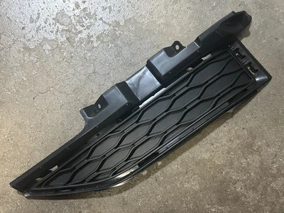 НОВЫЙ ОРИГИНАЛЬНЫЙ ПРОИЗВОДИТЕЛЬ HYUNDAI KONA 2018-2021 СО СТОРОНЫ ВОДИТЕЛЯ ОБОДОК ПРОТИВОТУМАННЫХ ФАР / ЗАТЕМНЕНИЕ - Изображение 1 из 2