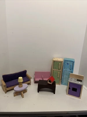 Surtido de muebles de madera para casa de muñecas para niños de cocina y más.  Algunos TLC Foto 1 de 4