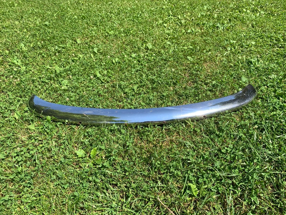 Parachoques delantero Daimler SP250 Dart Foto 1 de 4