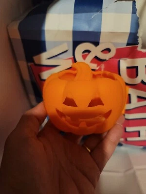 NOVO Suporte de Sabonete Jack-O-Lantern LIGHT UP HALLOWEEN 2022 Bath & Body Works - Imagem 1 de 3