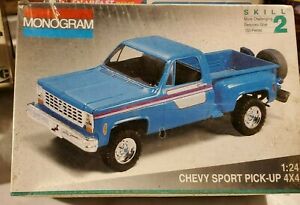 Monogram 1/24 1976 77 Chevrolet Chevy Sport 4x4 Stepside Pickup Truck Model Kit 