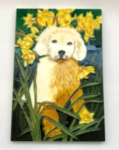 Arte de pared de azulejos cachorro de laboratorio dorado con narcisos amarillos 11,5 x 7,75" - Imagen 1 de 7