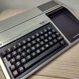 Consola de computadora Texas Instruments TI-99/4A solo probada ¡Funciona muy bien! - Imagen 1 de 10