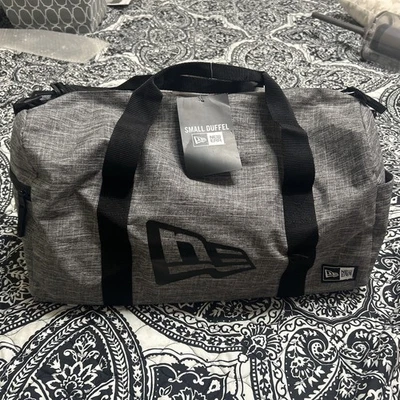 Bolso de Lona New Era Marca Gris Negro Logo New Era Correa para el Hombro Foto 1 de 4