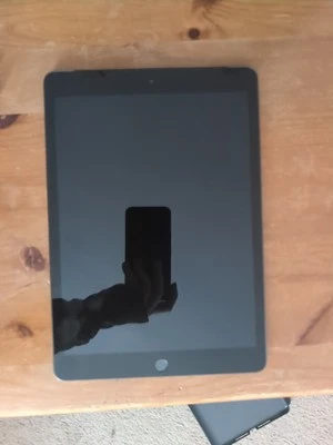 Apple iPad (8th Gen) 32 GB, Wi-Fi + 4G, 10.2 in - Space Gray - Image 1 of 4