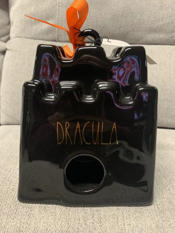RAE DUNN Halloween "DRACULA" Black Birdhouse Castle Ceramic Spooky 7x6x6 NEW Cover