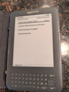 Amazon Kindle Keyboard (3rd Edition Generation) 4GB, Wi-Fi, 6" Screen & Case - Photo 1/6