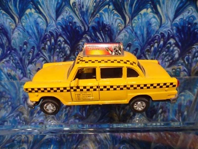 Литой под давлением автомобиль такси NY City желтый 4,5 дюйма со статуей Свободы с выдвижным механизмом - Изображение 1 из 4