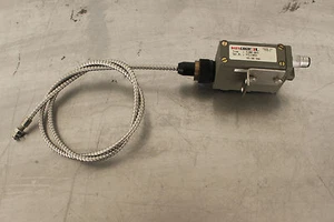 DATALOGIC BALLUFF TL80F-045 PHOTOELECTRIC COLOR MARK SENSOR - Picture 1 of 1