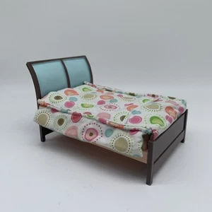FISHER PRICE FP LOVING FAMILY DOUBLE BED WITH QUILT 2007 MATTEL VGC - Picture 1 of 6