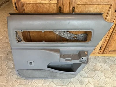 Panel de puerta trasera derecha Chevrolet Impala SS 1994-1996 Foto 1 de 2