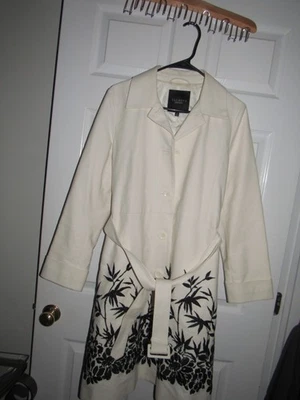 Gabardina para mujer TALBOTS talla 6 blanco roto larga con cinturón negra detalle cosido algodón Foto 1 de 4