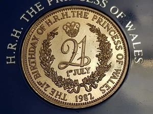 1982 Prince Charles of Wales 21st Birthday Commemorative Crown Size Medal + Pack - Picture 1 of 4