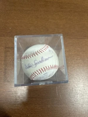 Béisbol firmado por Bud Harrelson jugó a lo largo de los años 1944-2024 Foto 1 de 3