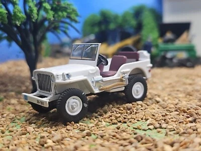 Custom GreenLight FLAT FENDER WILLYS JEEP 1942 1/64 scale CJ-7 4X4 offroad - Image 1 of 4