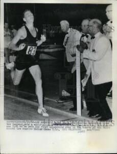 1962 Press Photo La, Calif PeterEnell at Indoor track games - nes13834