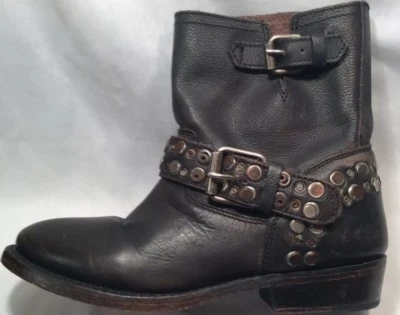 ASH Negro Hecho a Mano Hebilla con Tachuelas Motociclista Moto Botines Para Mujer EE. UU. 5.5 USADO EN EXCELENTE ESTADO Foto 1 de 4