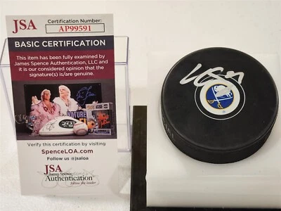 Disco SABRES firmado por KYLE OKPOSO certificado de autenticidad JSA Foto 1 de 2