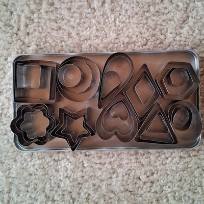 30 Teile Edelstahl Mini Ausstecher Set mit Box Obst Gemüse Ton Ausstecher - Bild 1 von 2