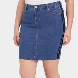 TORRID Jeansrock - schwarz seitliche Trackstreifen (Größe 14) - Bild 1 von 14