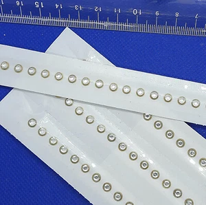 20 NEW GLUE funkelnde Kristalle Metallfassung Gold thermofixierbar auf Textilien - Picture 1 of 6