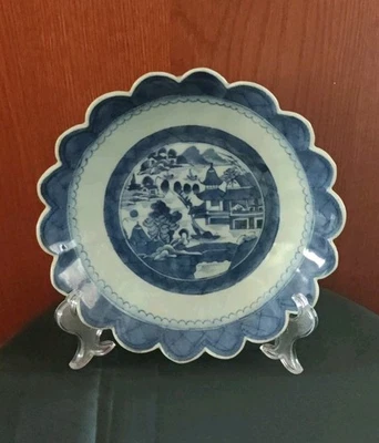 Antiguo cuenco de exportación festoneado azul y blanco cantón chino del siglo XIX 9" Foto 1 de 4