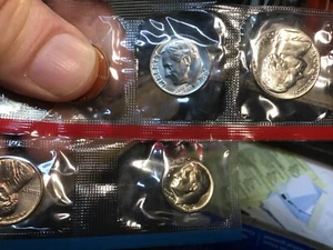 1980-P & 1980-D D BU US MInt Set Dimes, 2 coins, in the Mint Cello - Picture 1 of 1