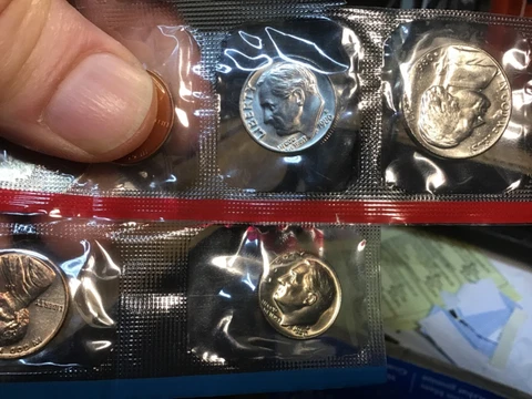 1980-P & 1980-D D BU US MInt Set Dimes, 2 coins, in the Mint Cello Cover
