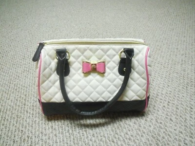 Bolso de Mano Betsey Johnson Lazo Acolchado Negro Blanco Rosa Foto 1 de 4