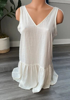Who What Wear Ivory Tunic Ruffle Top Shirt S V-Neck Blouse Sleeveless - Image 1 of 4