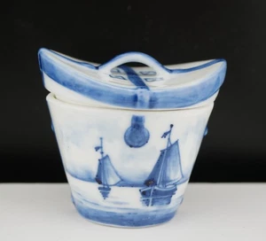 Lovely Vintage Blue and White Sailing Boats Design Lidded Salt / Mustard Pot - Picture 1 of 4