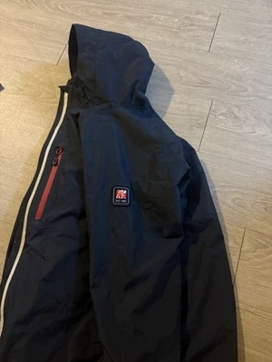 Chaqueta Chic-Fil-A Mediana Roja Estilo Equipo Oobe Doble Frontal Cremallera Ropa de Trabajo Uniforme Foto 1 de 2