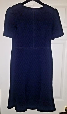 MAGGY LONDON Navy Blue Textured Stretch Knit Crochet Trim Flounce Hem Dress 6 US Foto 1 de 4